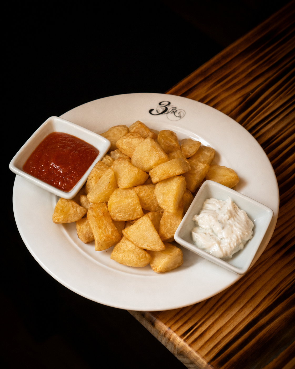 Patatas bravas o alioli