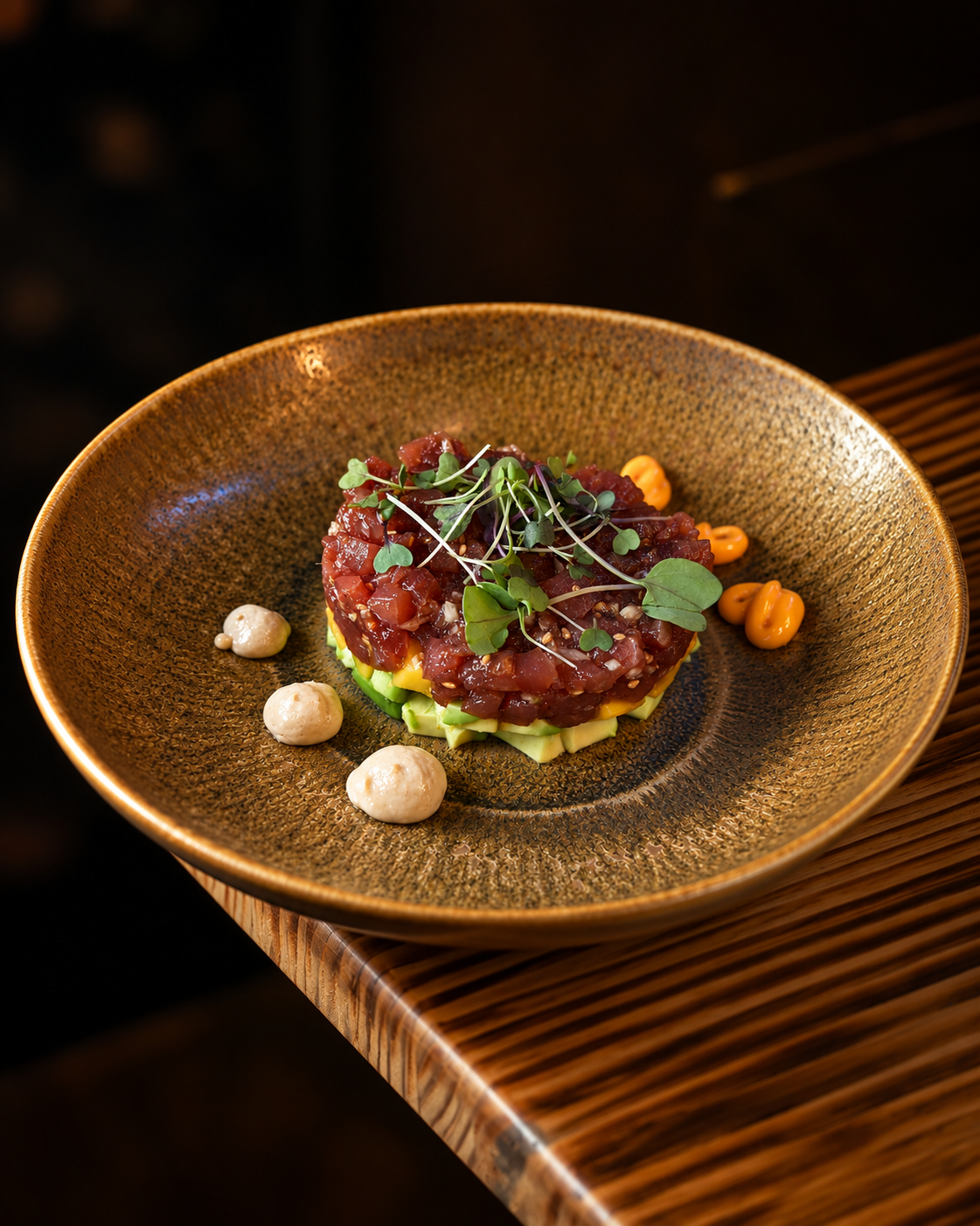 Tartar de atún de aleta amarilla con aguacate y mango